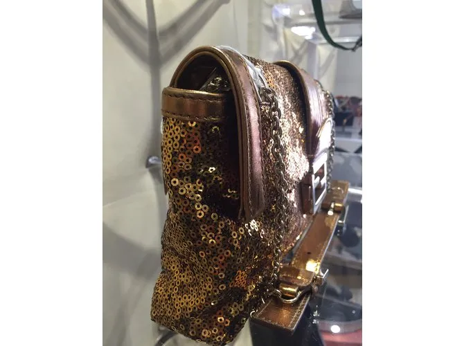 Baguette fendi Dorado 